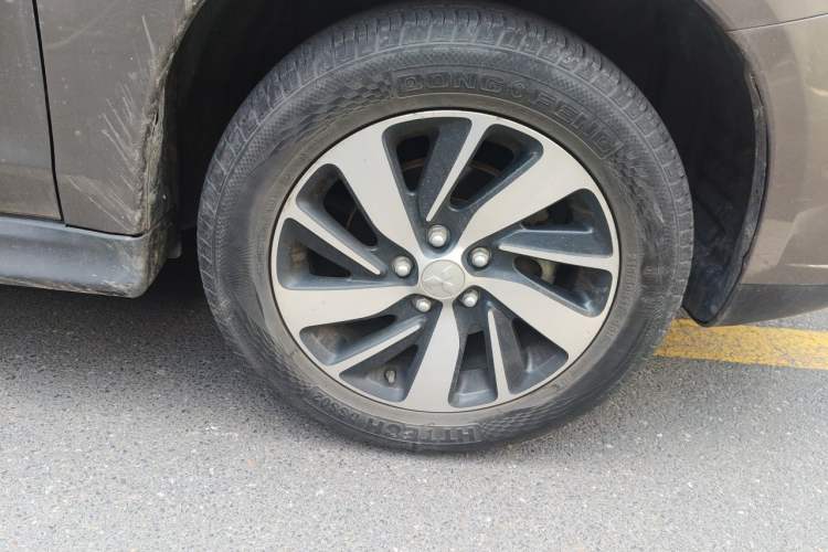 Used Mitsubishi ASX 2018 2.0L CVT Two-Wheel Drive Deluxe Edition Right Front Wheel Hub