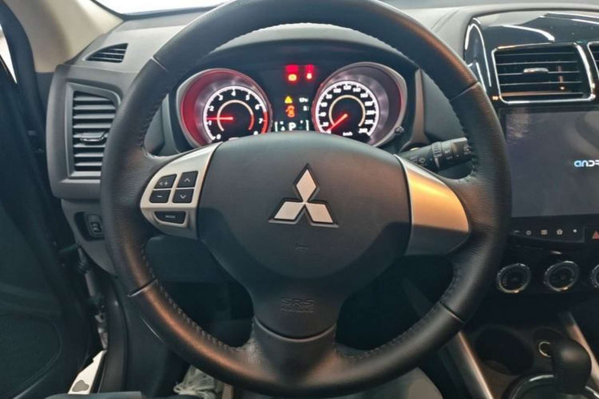 Used Mitsubishi ASX 2018 2.0L CVT Two-Wheel Drive Deluxe Edition Steering Wheel
