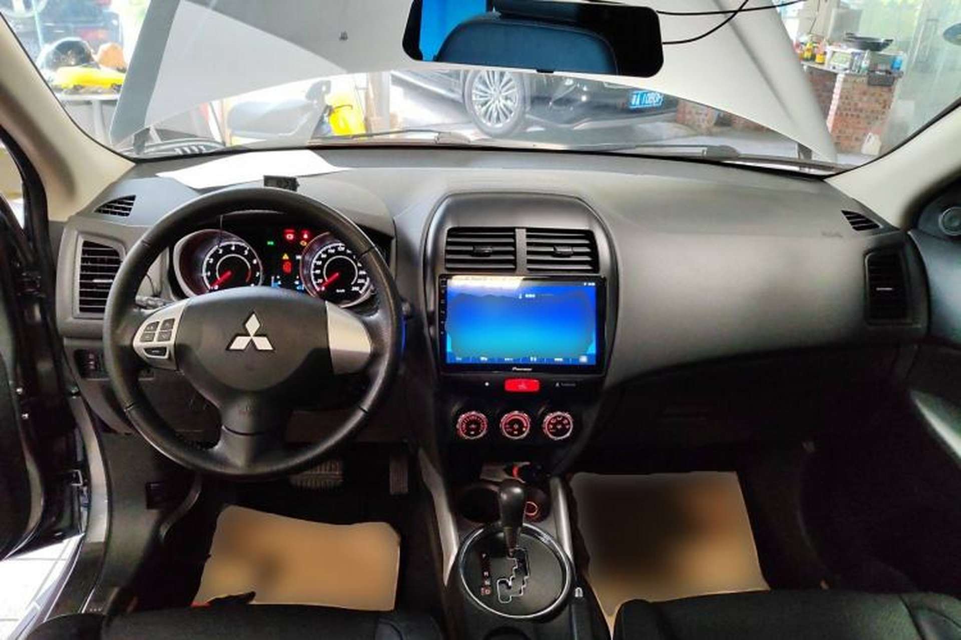 Used Mitsubishi ASX 2018 2.0L CVT Two-Wheel Drive Deluxe Edition Center Console