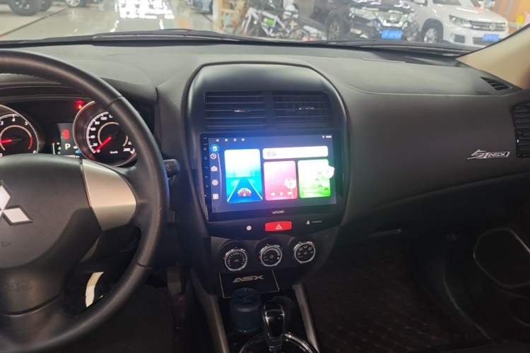 Used Mitsubishi ASX 2018 2.0L CVT Two-Wheel Drive Deluxe Edition Center Console