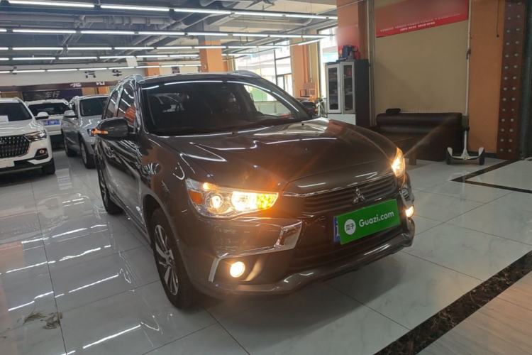 Used Mitsubishi ASX 2018 2.0L CVT Two-Wheel Drive Deluxe Edition Front Right 45 Deg