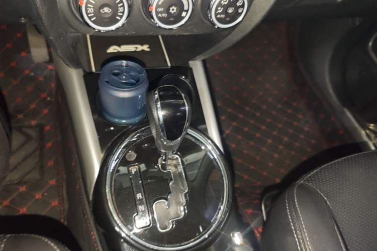 Used Mitsubishi ASX 2018 2.0L CVT Two-Wheel Drive Deluxe Edition Gear Lever
