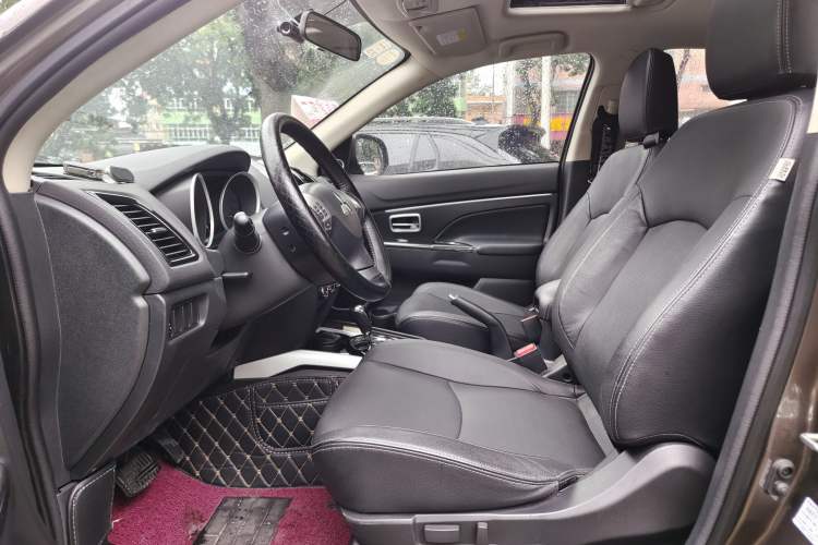 Used Mitsubishi ASX 2018 2.0L CVT Two-Wheel Drive Deluxe Edition Interior 1