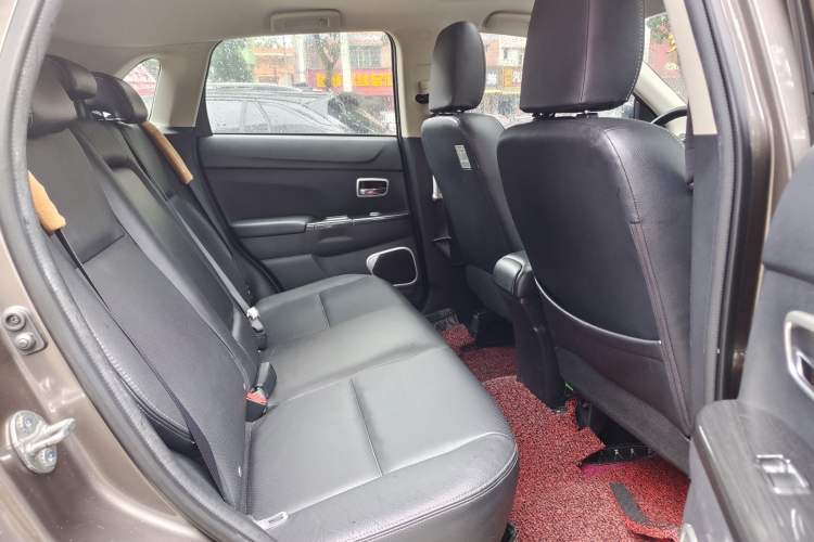 Used Mitsubishi ASX 2018 2.0L CVT Two-Wheel Drive Deluxe Edition Interior 2