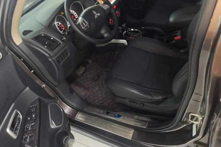 Used Mitsubishi ASX 2018 2.0L CVT Two-Wheel Drive Deluxe Edition Left Front Seat