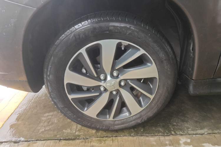 Used Mitsubishi ASX 2018 2.0L CVT Two-Wheel Drive Deluxe Edition Left Front Wheel Hub