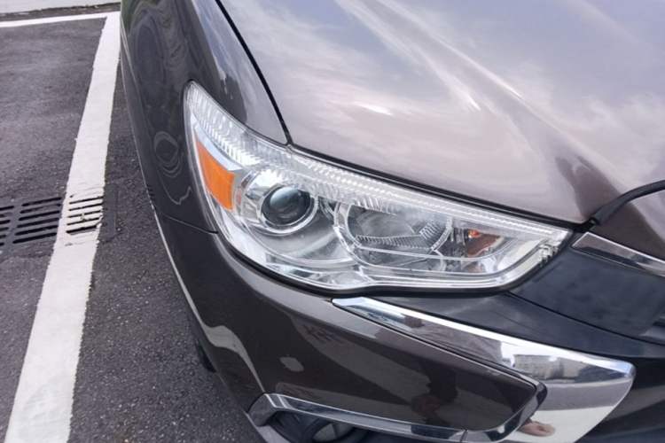 Used Mitsubishi ASX 2018 2.0L CVT Two-Wheel Drive Deluxe Edition Right Front Headlight