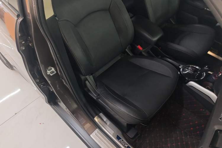 Used Mitsubishi ASX 2018 2.0L CVT Two-Wheel Drive Deluxe Edition Right Front Seat