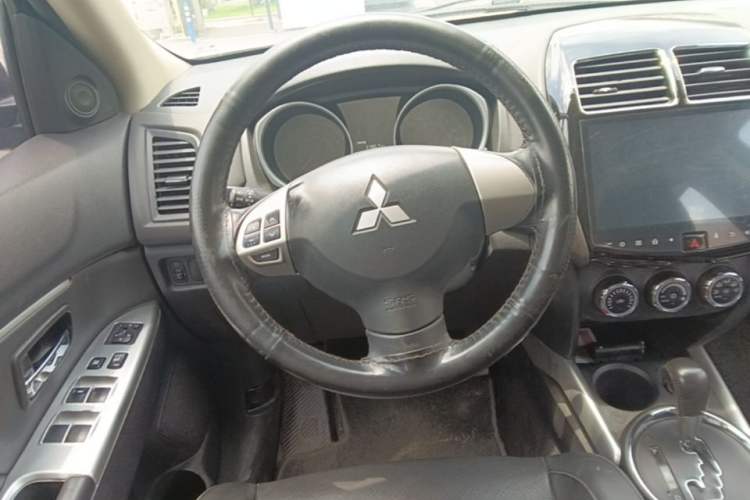 Used Mitsubishi ASX 2018 2.0L CVT Two-Wheel Drive Deluxe Edition Steering Wheel