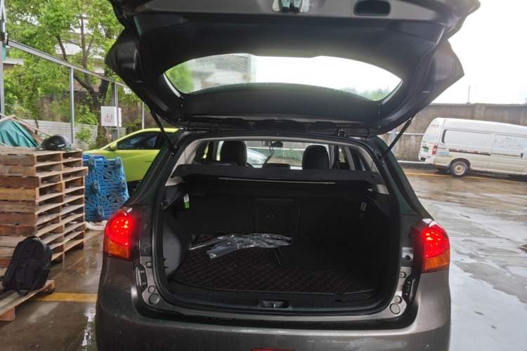 Used Mitsubishi ASX 2018 2.0L CVT Two-Wheel Drive Deluxe Edition Trunk