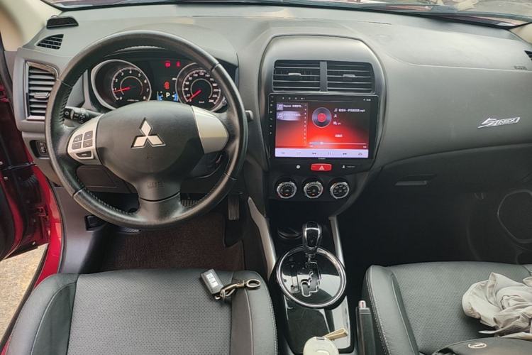 Used Mitsubishi ASX 2018 2.0L CVT Two-Wheel Drive Deluxe Edition Center Console