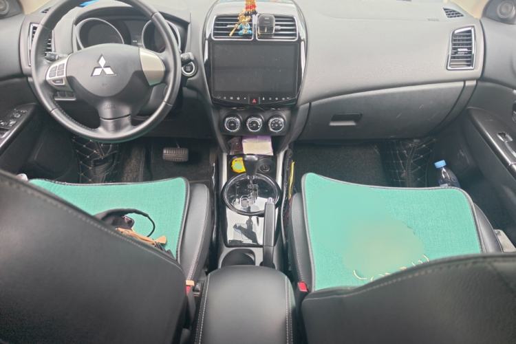 Used Mitsubishi ASX 2018 2.0L CVT Two-Wheel Drive Deluxe Edition Center Console