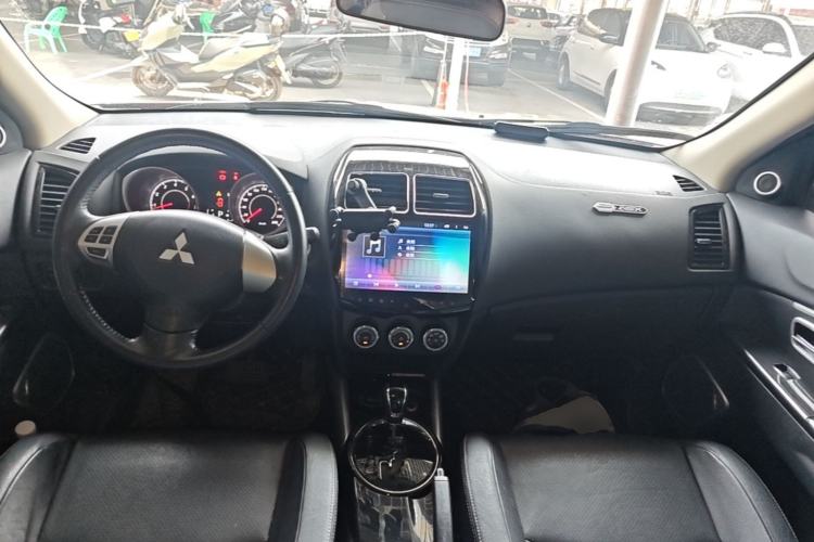 Used Mitsubishi ASX 2018 2.0L CVT Two-Wheel Drive Deluxe Edition Center Console