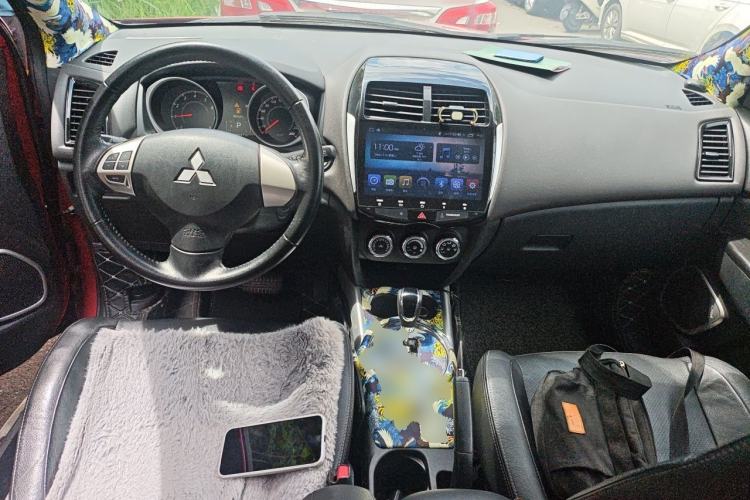 Used Mitsubishi ASX 2018 2.0L CVT Two-Wheel Drive Deluxe Edition Center Console