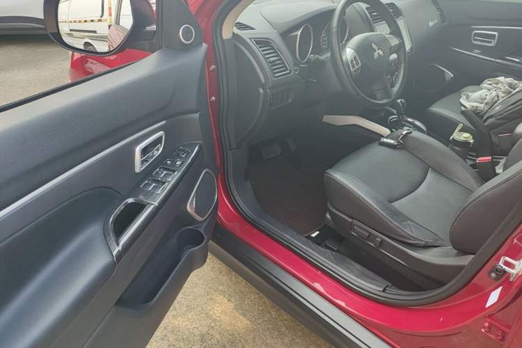 Used Mitsubishi ASX 2018 2.0L CVT Two-Wheel Drive Deluxe Edition Driver Seat