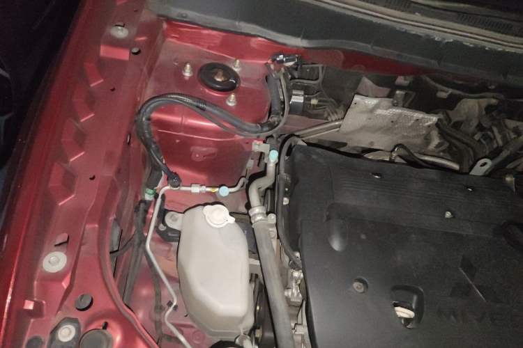 Used Mitsubishi ASX 2018 2.0L CVT Two-Wheel Drive Deluxe Edition Engine Bay Right