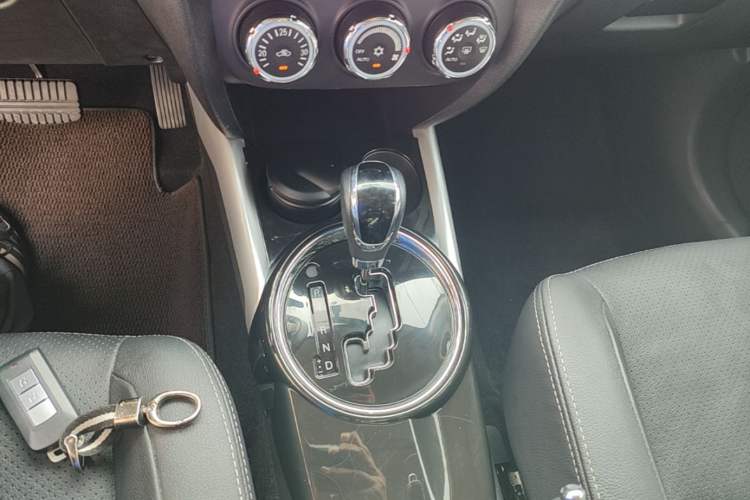 Used Mitsubishi ASX 2018 2.0L CVT Two-Wheel Drive Deluxe Edition Gear Lever