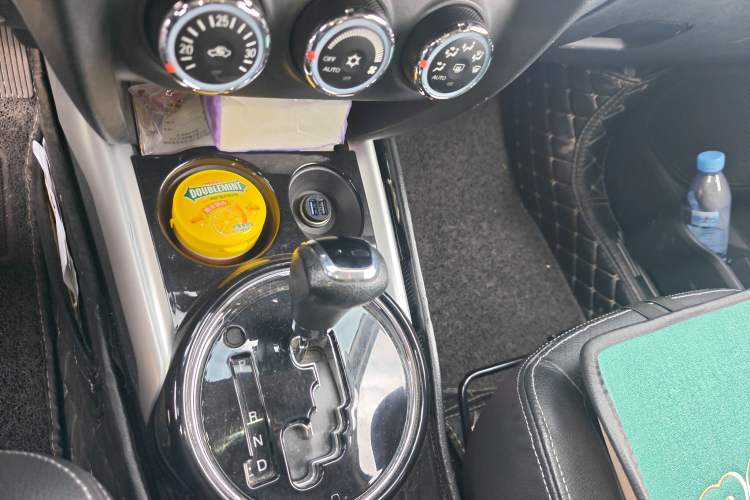 Used Mitsubishi ASX 2018 2.0L CVT Two-Wheel Drive Deluxe Edition Gear Lever