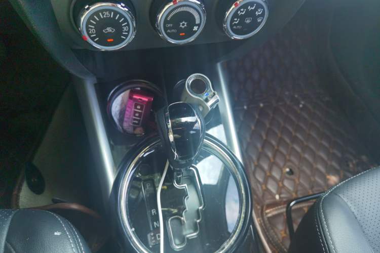Used Mitsubishi ASX 2018 2.0L CVT Two-Wheel Drive Deluxe Edition Gear Lever