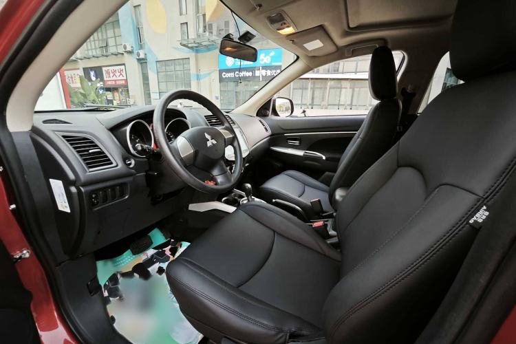 Used Mitsubishi ASX 2018 2.0L CVT Two-Wheel Drive Elite Edition Interior 3