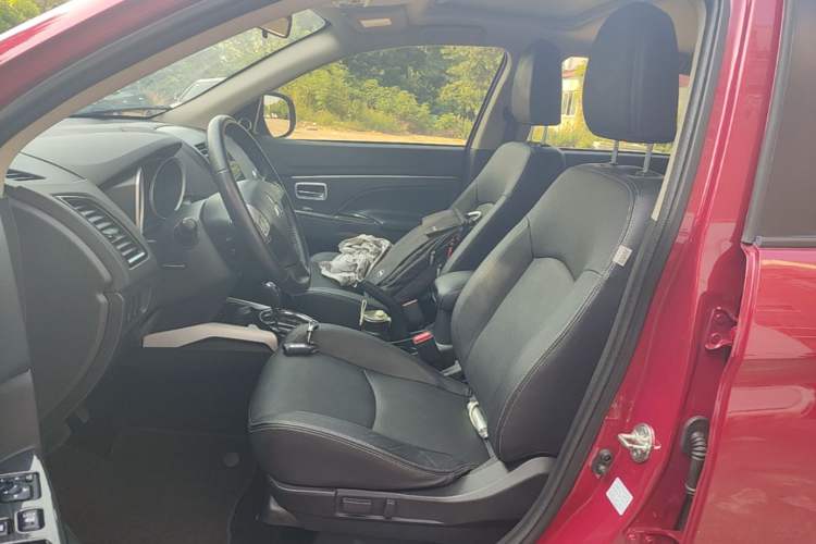 Used Mitsubishi ASX 2018 2.0L CVT Two-Wheel Drive Deluxe Edition Left Front Seat
