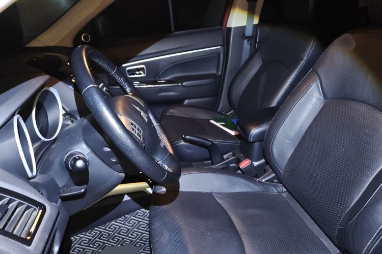 Used Mitsubishi ASX 2018 2.0L CVT Two-Wheel Drive Deluxe Edition Left Front Seat