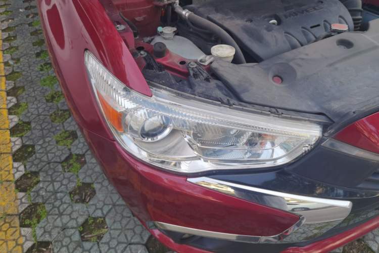 Used Mitsubishi ASX 2018 2.0L CVT Two-Wheel Drive Deluxe Edition Right Front Headlight