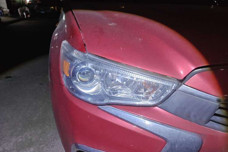 Used Mitsubishi ASX 2018 2.0L CVT Two-Wheel Drive Deluxe Edition Right Front Headlight
