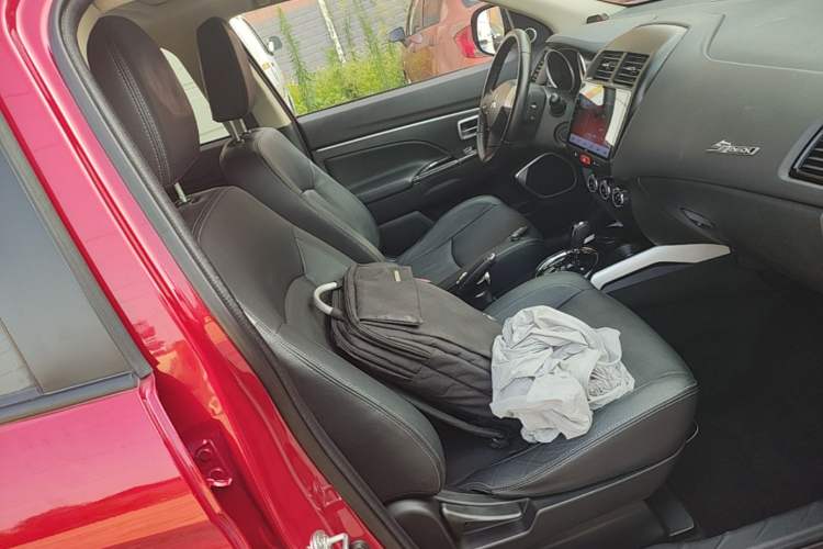 Used Mitsubishi ASX 2018 2.0L CVT Two-Wheel Drive Deluxe Edition Right Front Seat