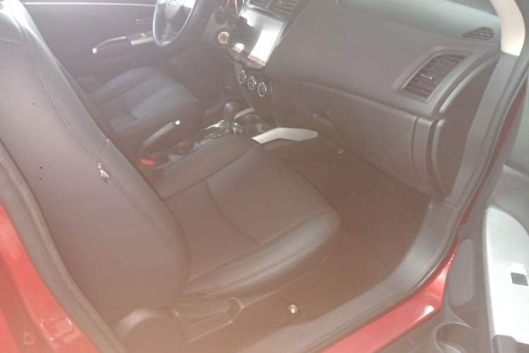 Used Mitsubishi ASX 2018 2.0L CVT Two-Wheel Drive Elite Edition Right Front Seat