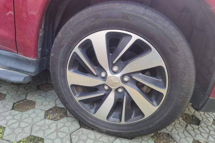 Used Mitsubishi ASX 2018 2.0L CVT Two-Wheel Drive Deluxe Edition Right Front Wheel Hub