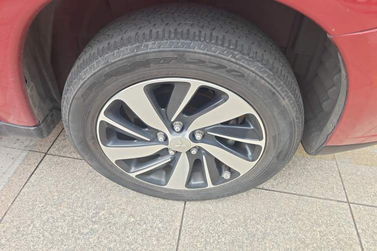 Used Mitsubishi ASX 2018 2.0L CVT Two-Wheel Drive Deluxe Edition Right Front Wheel Hub