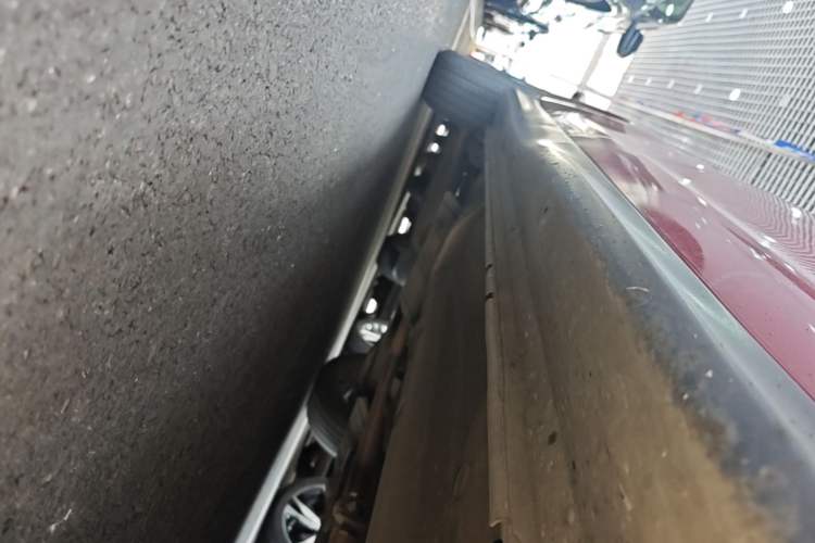 Used Mitsubishi ASX 2018 2.0L CVT Two-Wheel Drive Deluxe Edition Right Side Sill