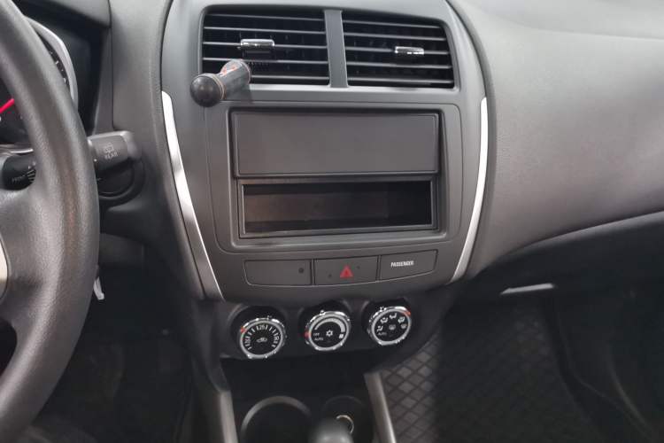 Used Mitsubishi ASX 2018 2.0L CVT Two-Wheel Drive Elite Edition Audio And AC Panel