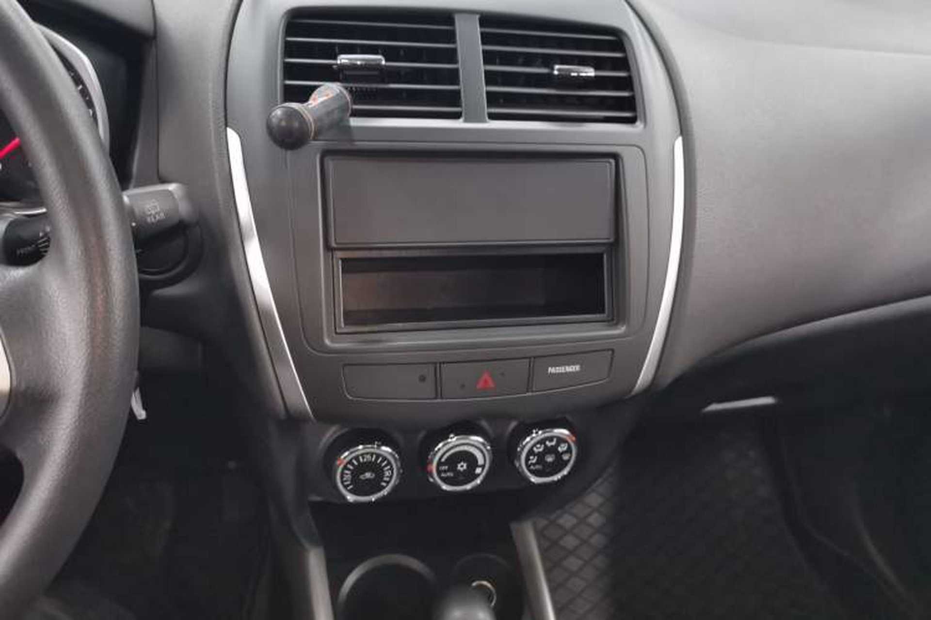 Used Mitsubishi ASX 2018 2.0L CVT Two-Wheel Drive Elite Edition Audio And AC Panel