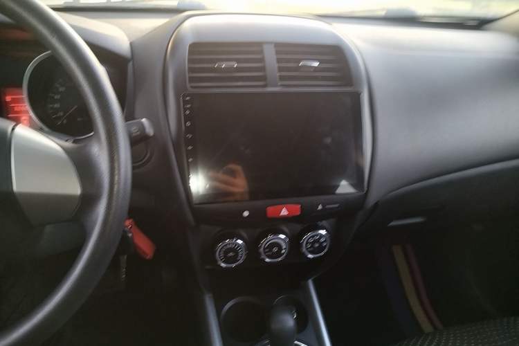 Used Mitsubishi ASX 2018 2.0L CVT Two-Wheel Drive Elite Edition Audio And AC Panel