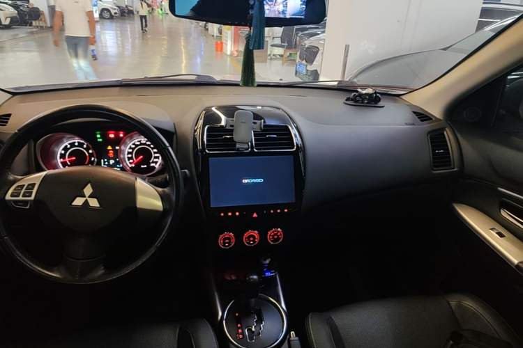 Used Mitsubishi ASX 2018 2.0L CVT Two-Wheel Drive Deluxe Edition Audio And AC Panel