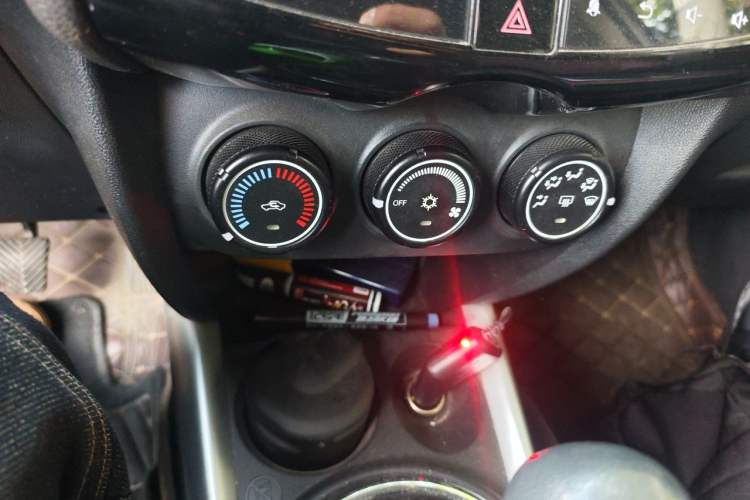 Used Mitsubishi ASX 2018 1.6L Manual Two-Wheel Drive Fashion Edition Audio And AC Panel