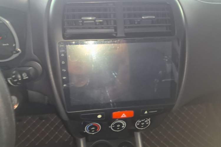 Used Mitsubishi ASX 2018 1.6L Manual Two-Wheel Drive Dynamic Edition Audio And AC Panel
