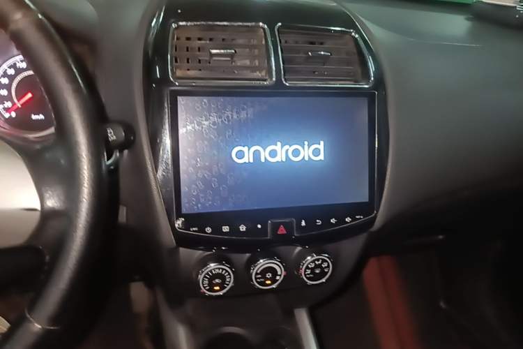 Used Mitsubishi ASX 2018 2.0L CVT Two-Wheel Drive Smart Orange Edition Audio And AC Panel