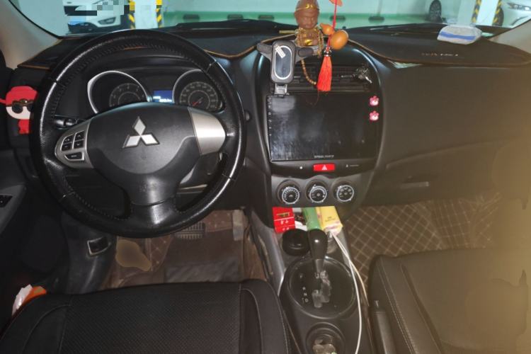 Used Mitsubishi ASX 2018 2.0L CVT Two-Wheel Drive Deluxe Edition Center Console