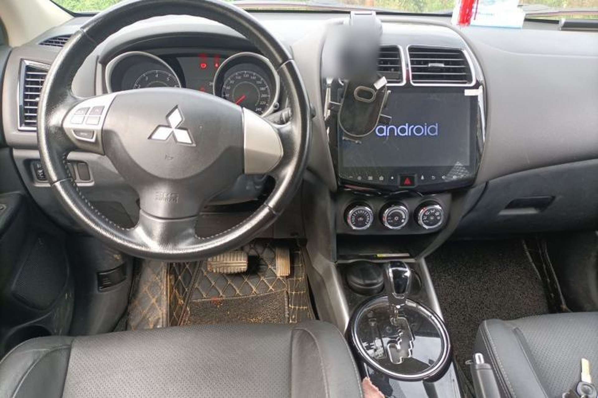 Used Mitsubishi ASX 2018 2.0L CVT Two-Wheel Drive Deluxe Edition Center Console