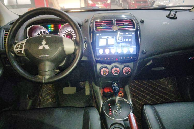 Used Mitsubishi ASX 2018 2.0L CVT Two-Wheel Drive Deluxe Edition Center Console