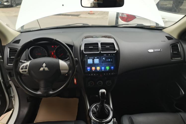 Used Mitsubishi ASX 2018 1.6L Manual Two-Wheel Drive Fashion Edition Center Console