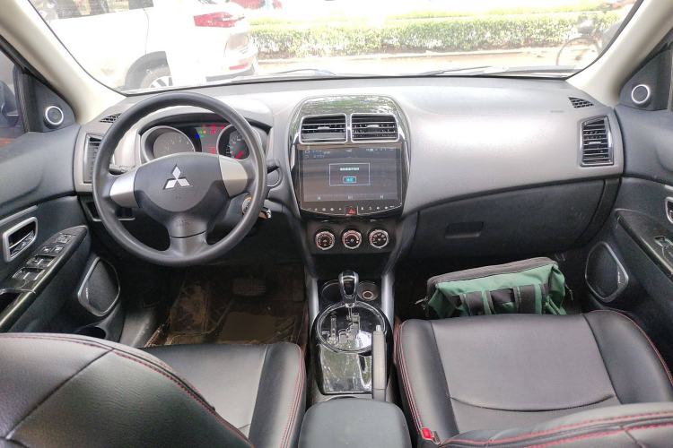 Used Mitsubishi ASX 2018 2.0L CVT Two-Wheel Drive Elite Edition Center Console