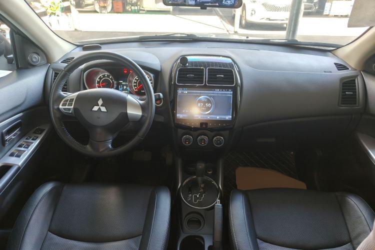 Used Mitsubishi ASX 2018 2.0L CVT Two-Wheel Drive Deluxe Edition Center Console