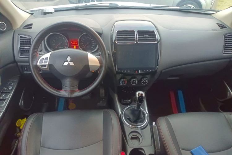 Used Mitsubishi ASX 2018 1.6L Manual Two-Wheel Drive Dynamic Edition Center Console