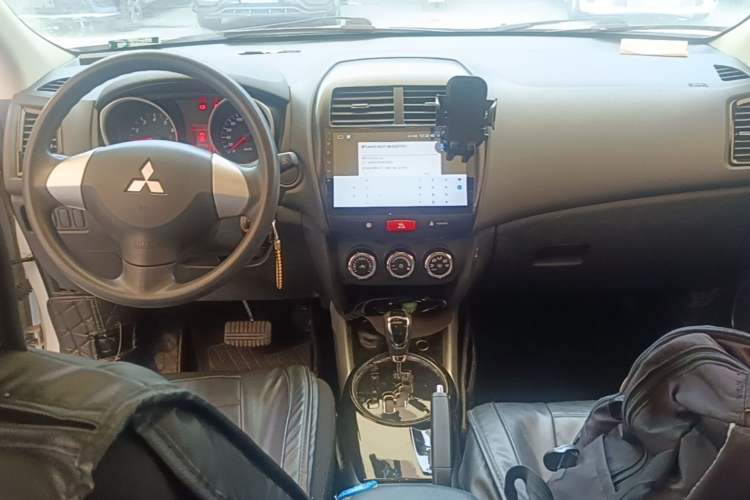 Used Mitsubishi ASX 2018 2.0L CVT Two-Wheel Drive Elite Edition Center Console