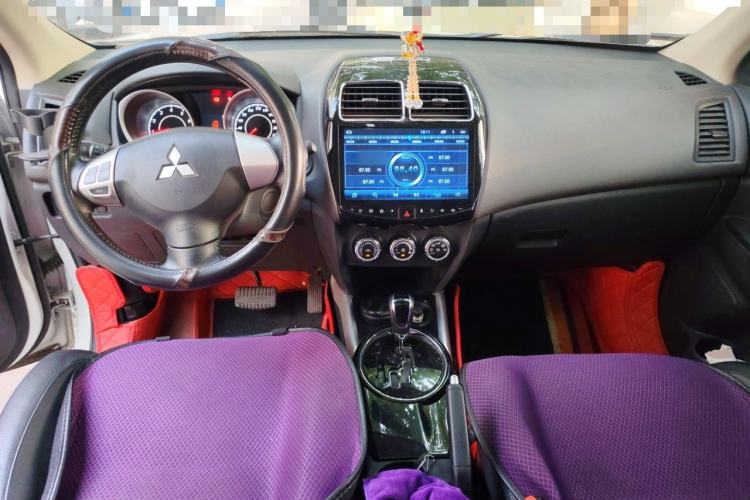 Used Mitsubishi ASX 2018 2.0L CVT Two-Wheel Drive Deluxe Edition Center Console