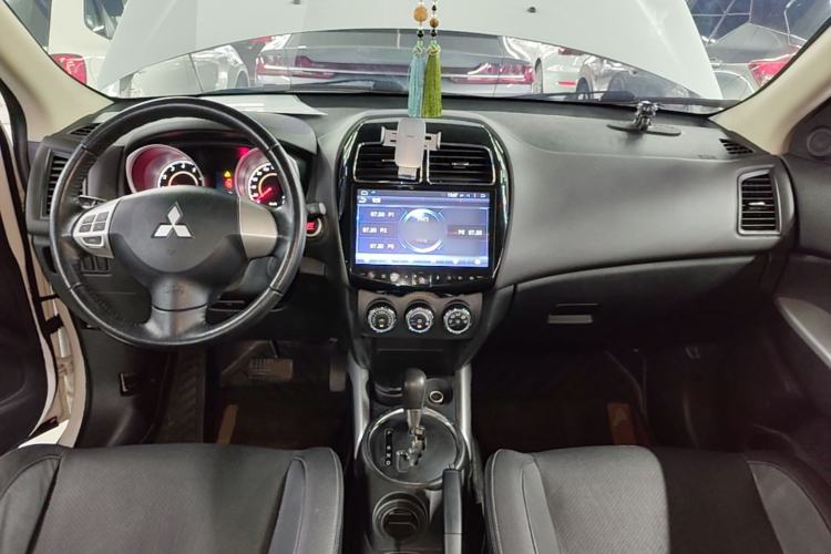 Used Mitsubishi ASX 2018 2.0L CVT Two-Wheel Drive Deluxe Edition Center Console